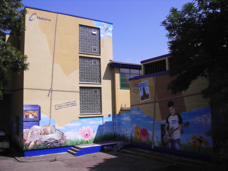 graffitiauftrag-graffitikuenstler-artmos4-mainova-menschen-fotorealistisch-frankfurt