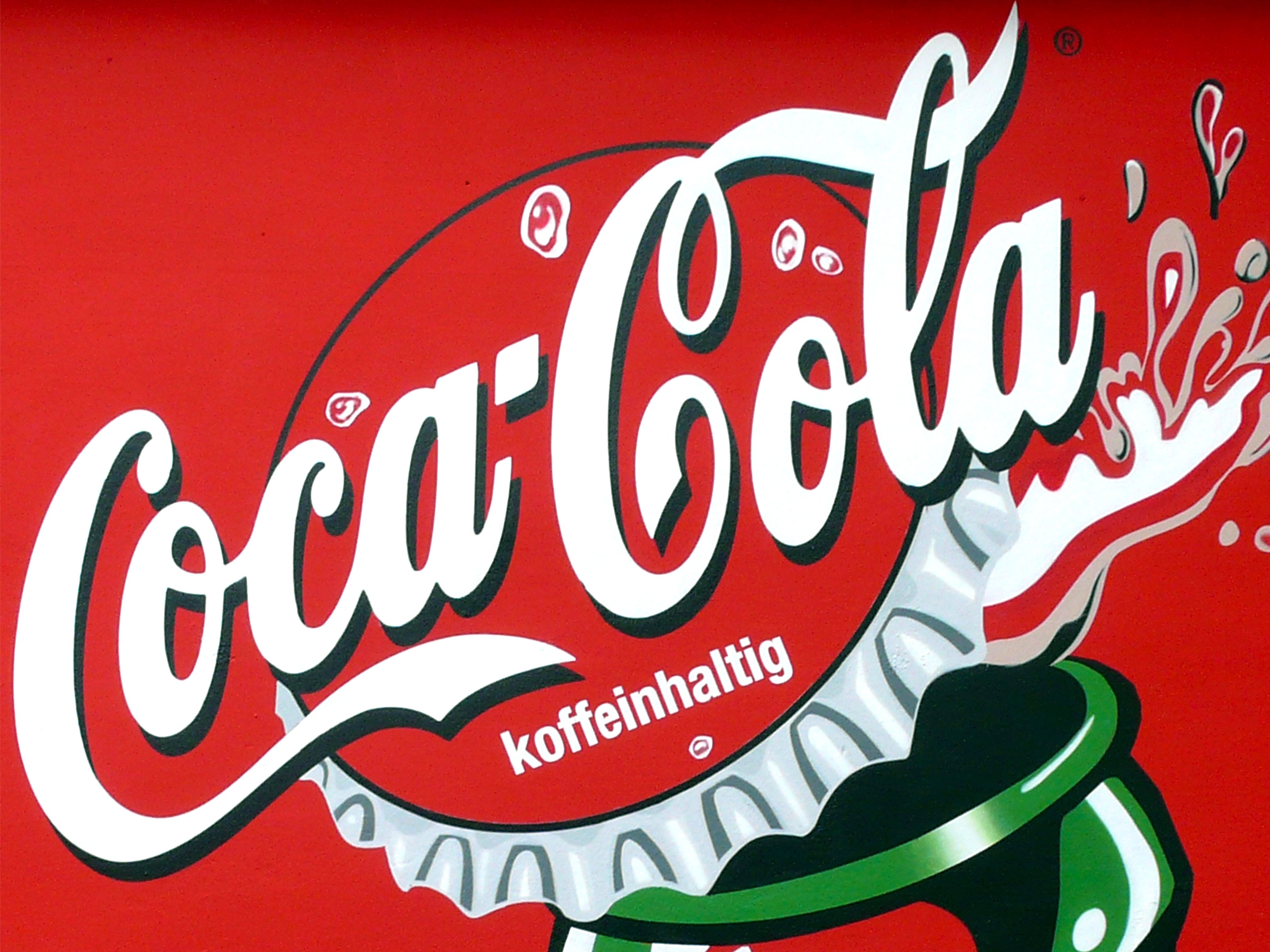 artmos4-coca-cola-compressor graffitiauftrag-graffitikuenstler-artmos4-coca_cola_2007_handel_wasser_eis_flasche_rot_weiß_fotorealistisch_innen