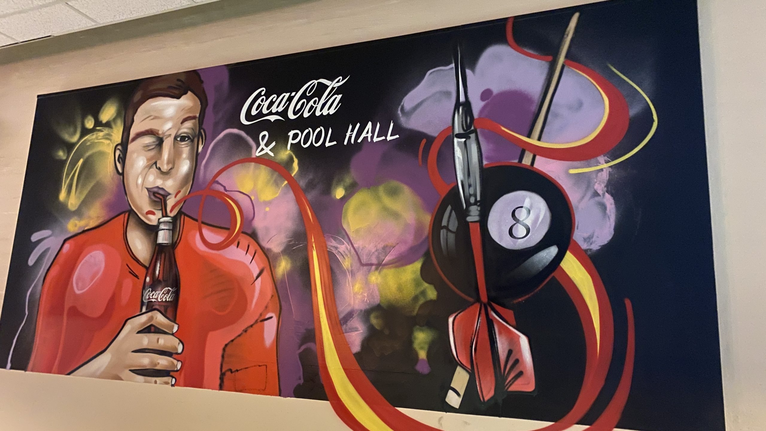 artmos4-graffitiauftrag-graffitikuenstler-Coca_Cola_Pool-Hall_2021_münster_Burger_Flasche_Essen3