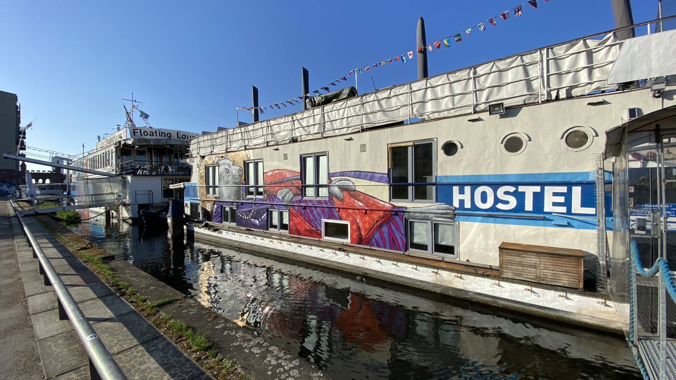 artmos4-graffitiauftrag-graffitikuenstler-Eastern_Comfort_Hostel_Boat_Berlin_Oberbaumbrücke_Bären_Kunst_Schiff_Buddha6