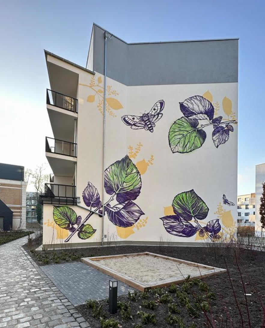 artmos4-graffitiauftrag-graffitikuenstler-Ikos_Berlin_fassade_floral_Mailberen_Pflanzen1