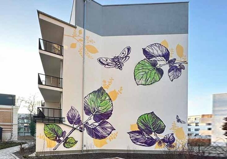 artmos4-graffitiauftrag-graffitikuenstler-Ikos_Berlin_fassade_floral_Mailberen_Pflanzen