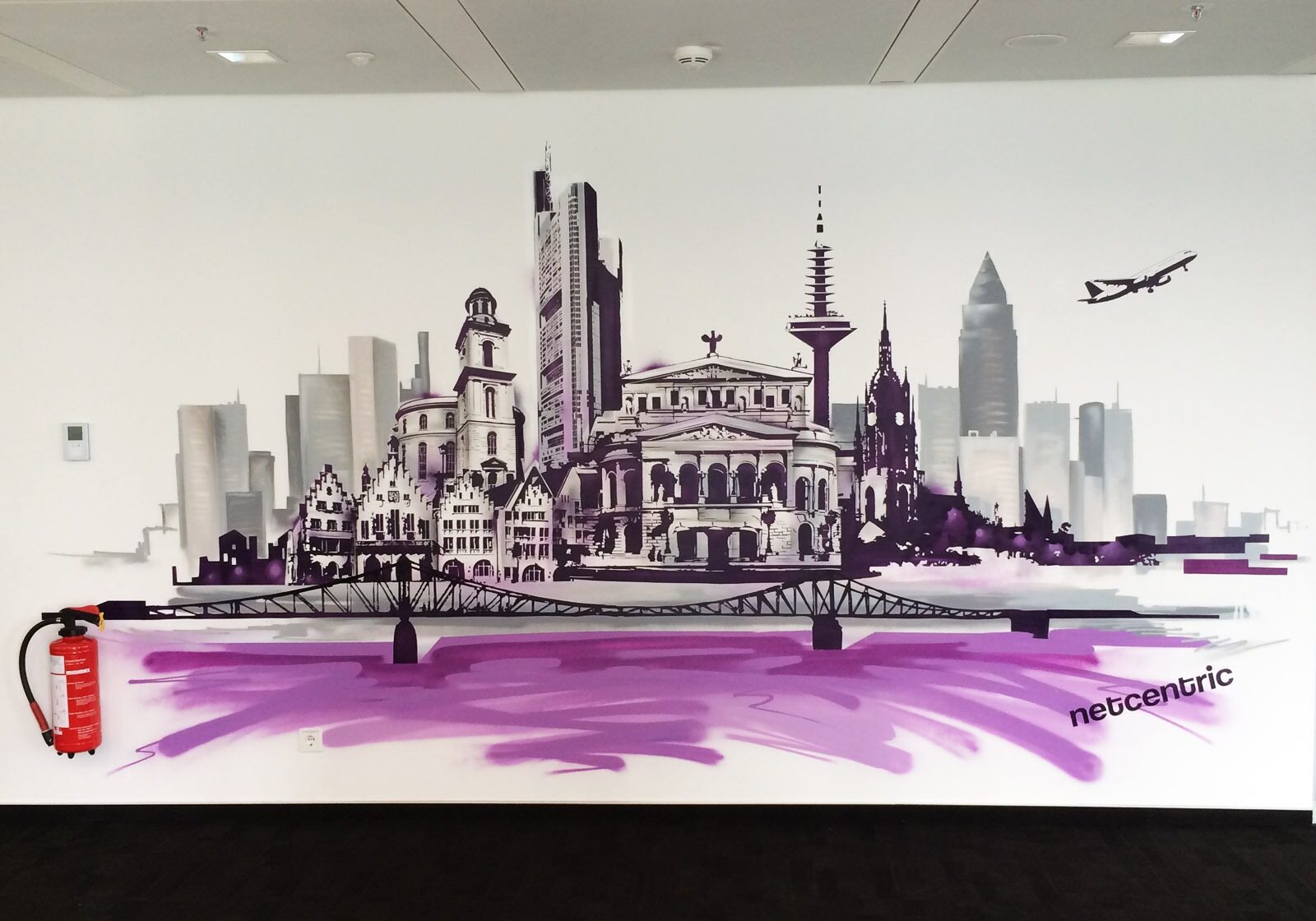 graffitiauftrag-graffitikuenstler-artmos4-netcentric-frankfurt2016-skyline-sehenswuerdigkeiten