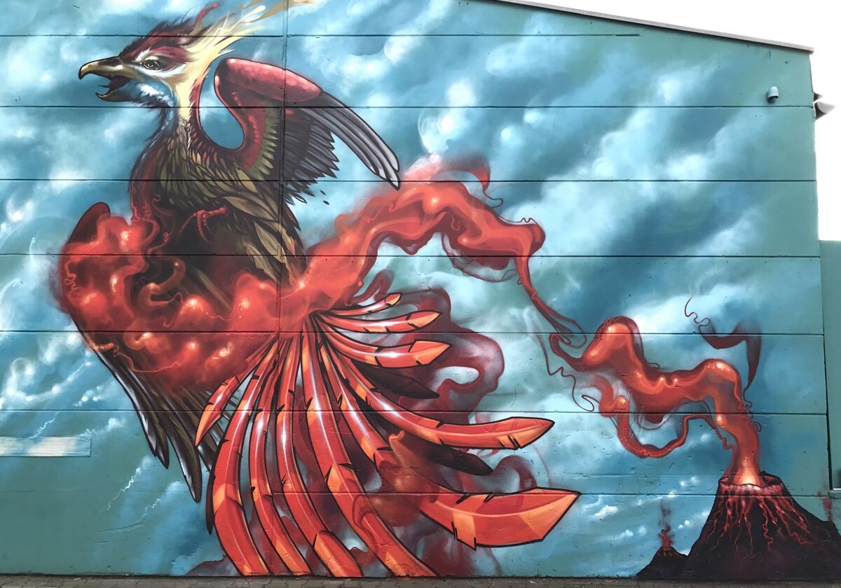 graffitiauftrag-graffitikuenstler-artmos4-phoenix-berlin-aussen-privat-blau-rot-bunt-fotorealistisch-tier-vulkan