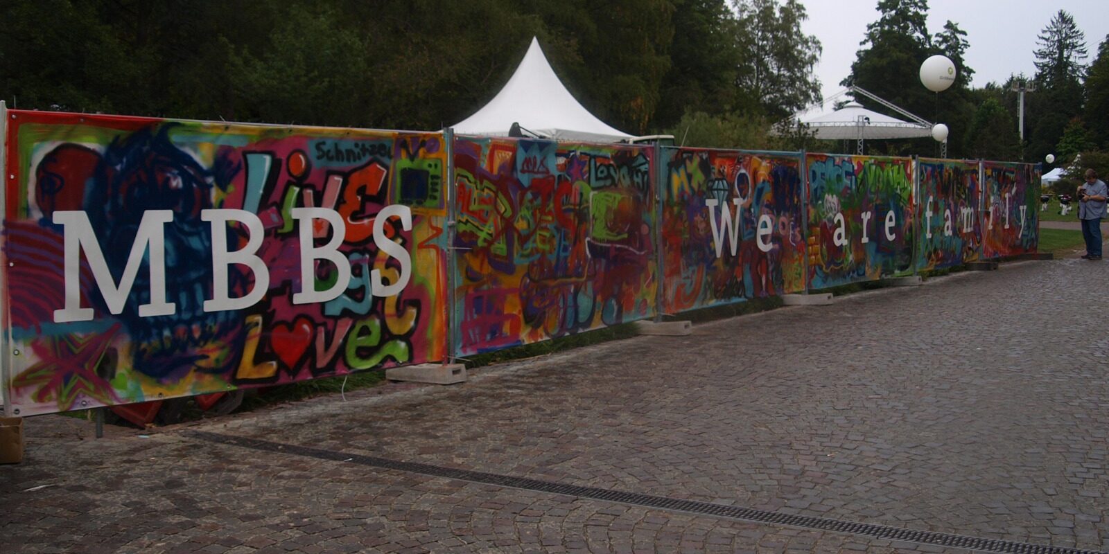 OLYMPUS DIGITAL CAMERA graffitiauftrag-graffitikuenstler-graffitikids-artmos4-daimler-financials-event-graffiti-berlin-haubentaucher