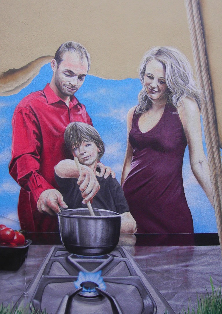 Fotorealistisch dargestellte Familie beim Kochen.