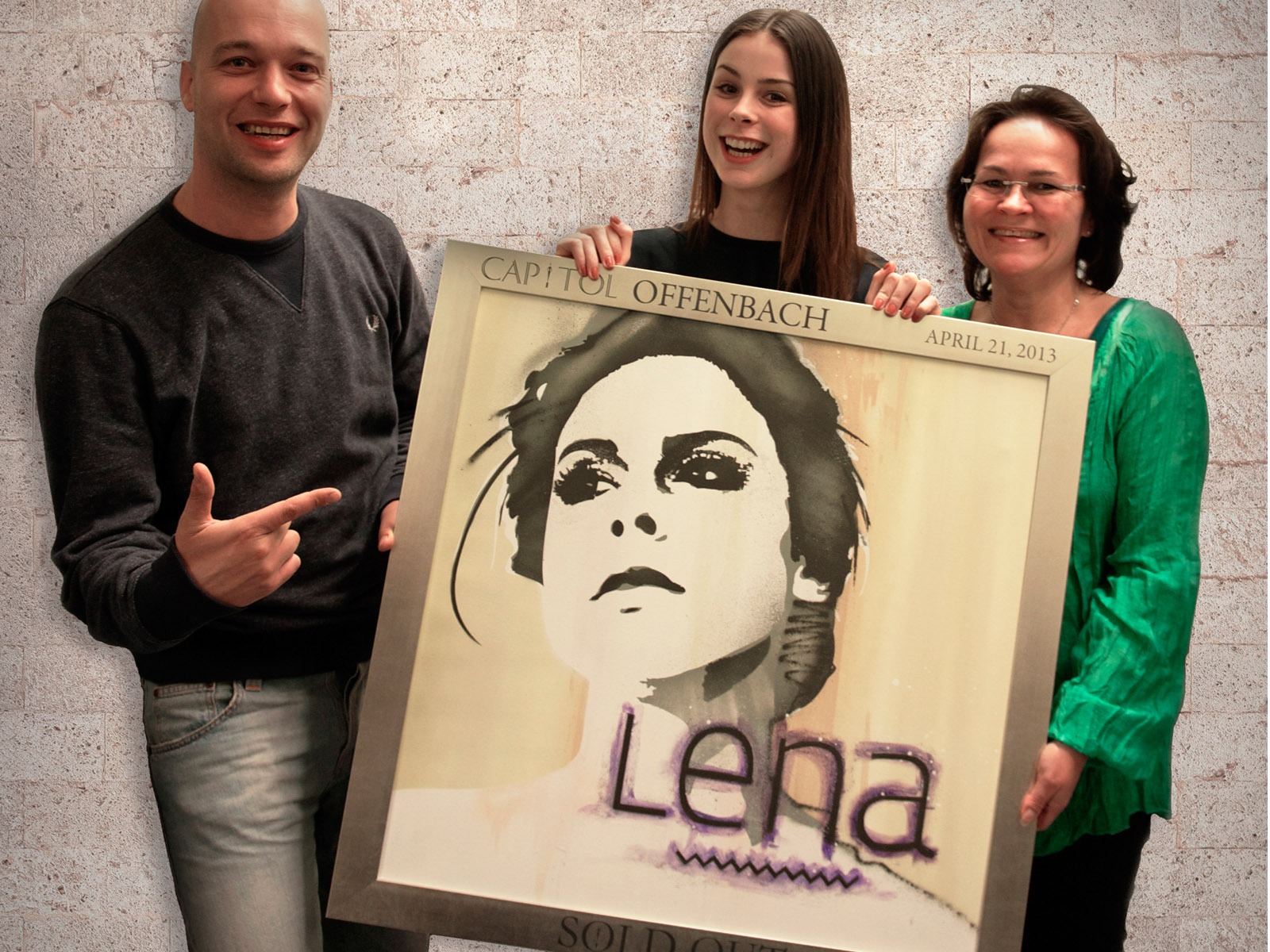 graffitiauftrag-artmos4-sold-out-award-lena-meyer-landrut-stadthalle-offenbach-leinwand-graffiti