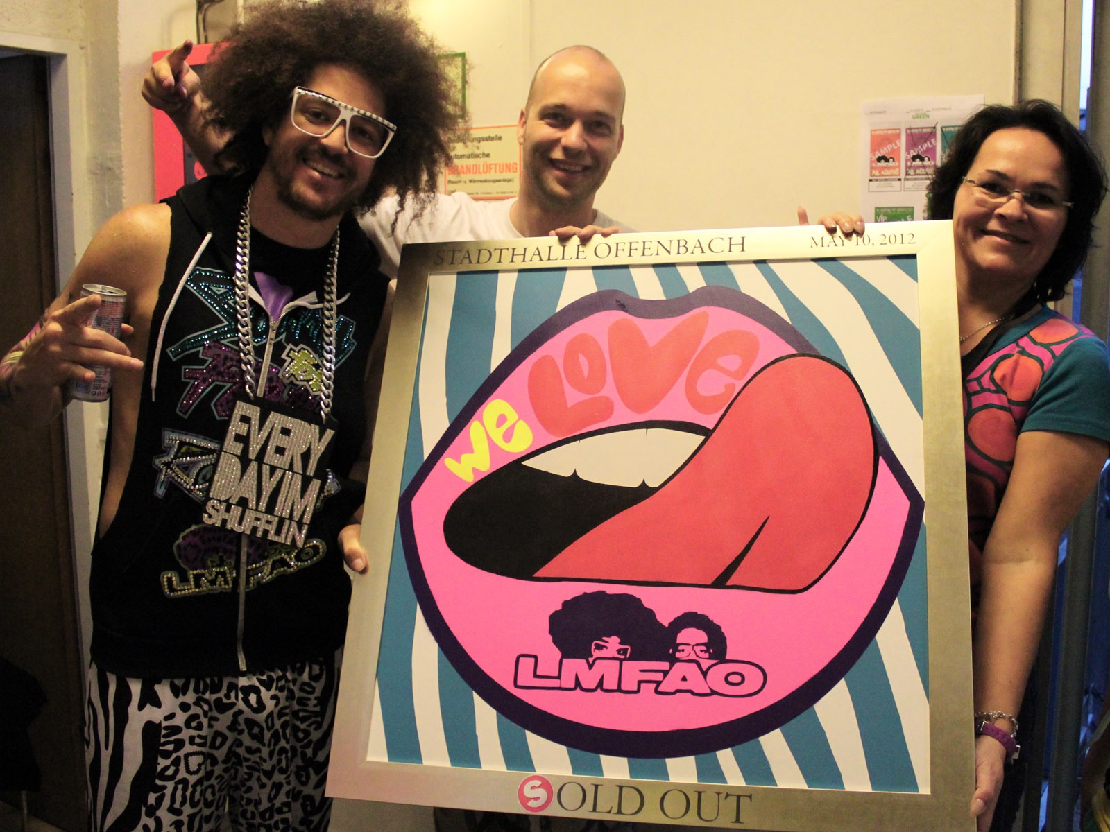 graffitiauftrag-artmos4-sold-out-award-lmfao-stadthalle-offenbach-leinwand-graffiti