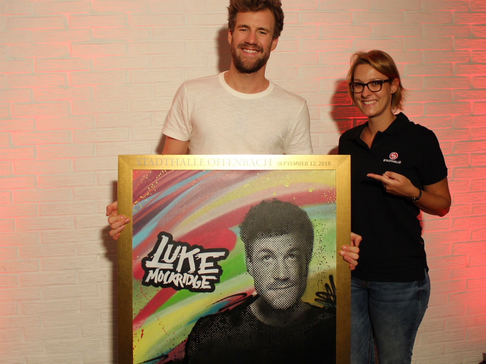 graffitiauftrag-artmos4-sold-out-award-luke-mockridge-stadthalle-offenbach-leinwand-graffiti