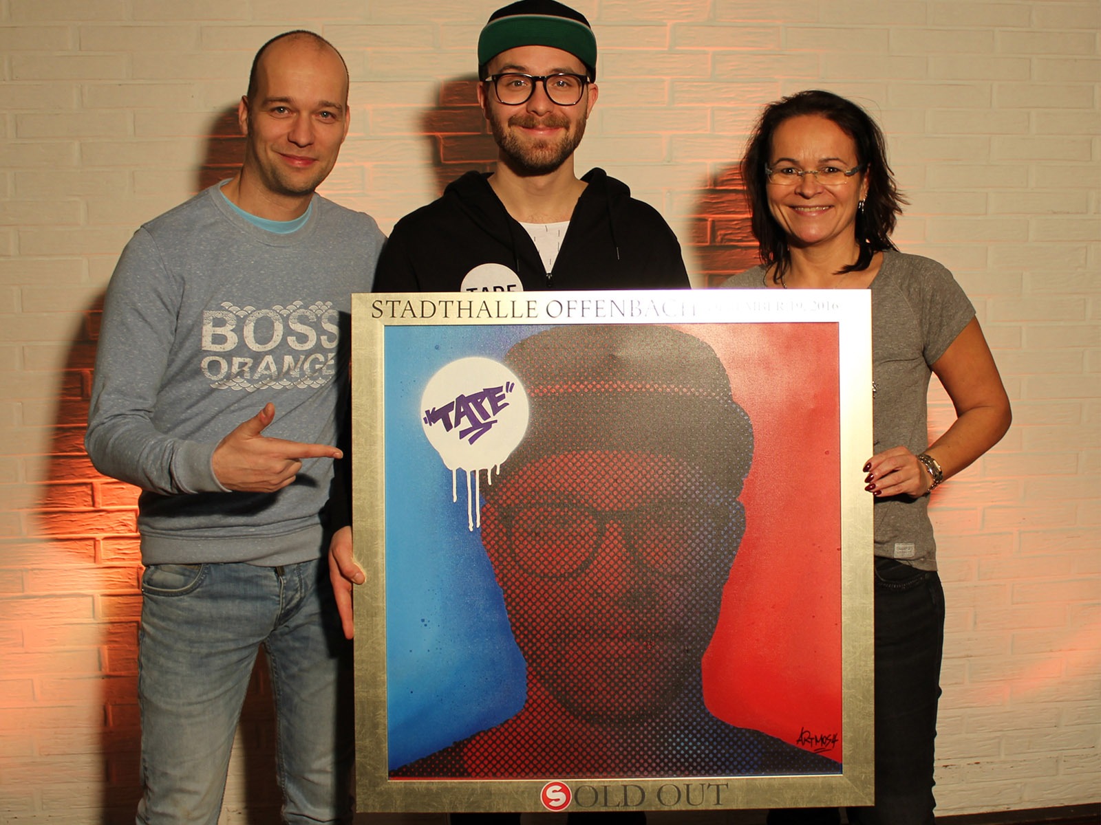 graffitiauftrag-artmos4-sold-out-award-mark-forster-stadthalle-offenbach-leinwand-graffiti