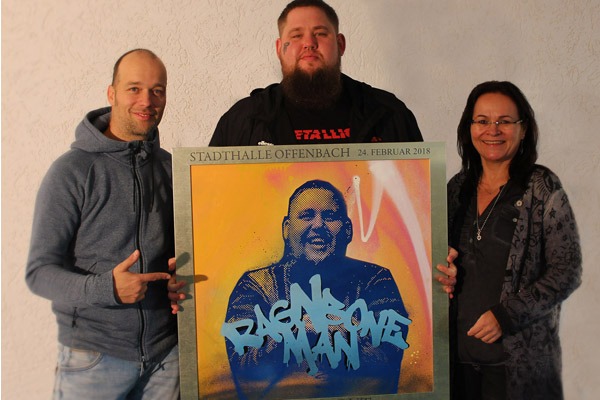 graffitiauftrag_artmos4_sold_out_award_ragnboneman_Stadthalle_Offenbach_Leinwand_Graffiti