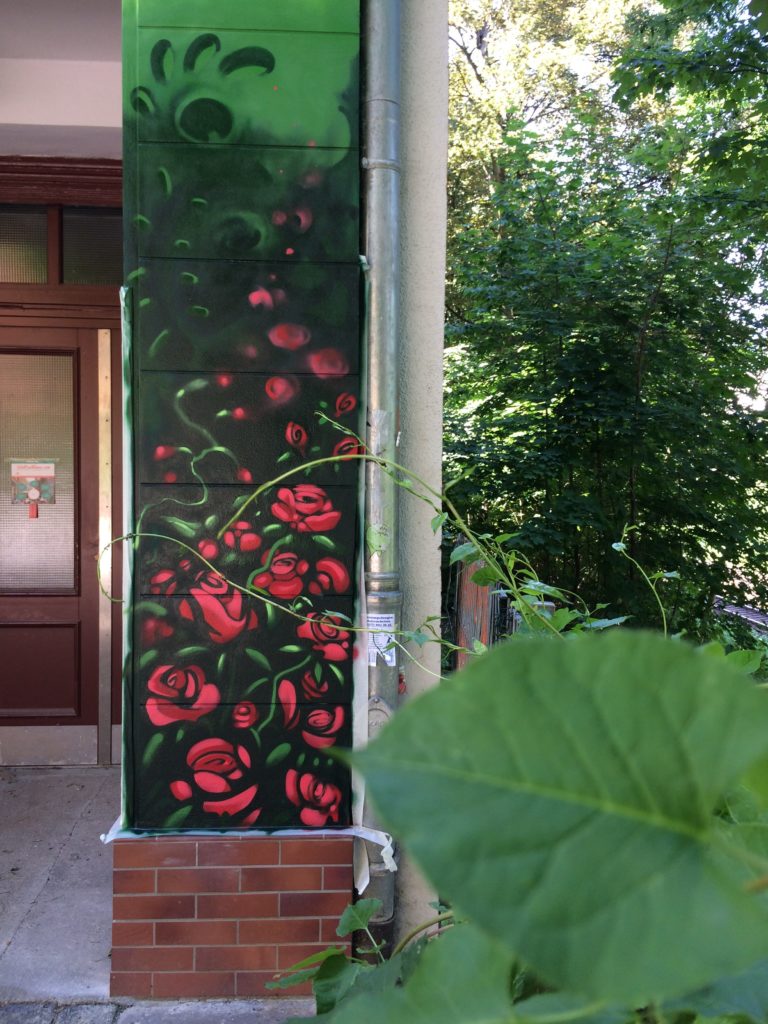 graffitikuenstler-graffitiauftrag-artmos4-graffiti-hausing-pflanzen