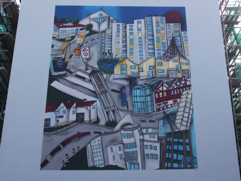 graffitiauftrag-graffitikuenstler-artmos4-Baugenossenschaft_Odenwaldring_2012_skyline_landschaft_aussen_gebäude_bunt_kunst