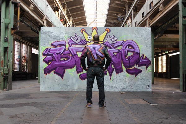 graffitiauftrag-graffitikuenstler-artmos4-alpha-industries-graffiti-jacke-style