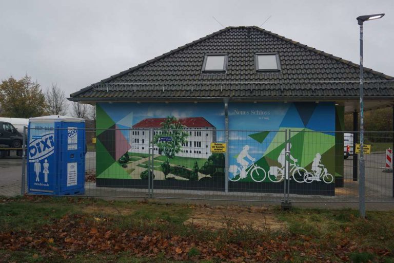 graffitiauftrag_graffitikuenstler_artmos4_autobahn_gmbh_silhouetten_gebäude_grafisch