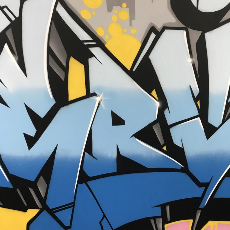 graffitiauftrag-graffitikuenstler-artmos4-carl-zeiss-meditec-berlin-graffiti-schrift-skyline-silhouetten-innen-bunt-graffiti-medizin