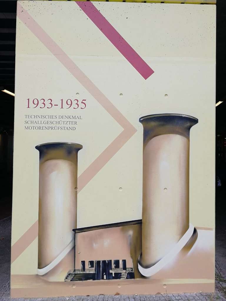 graffitiauftrag_graffitikuenstler_artmos4_DB_Deutsche_Bahn_Adlershof_2022_Berlin_Graffiti_Gebäude_Sehenswürdigkeit_Technik_grafisch_aussen_02