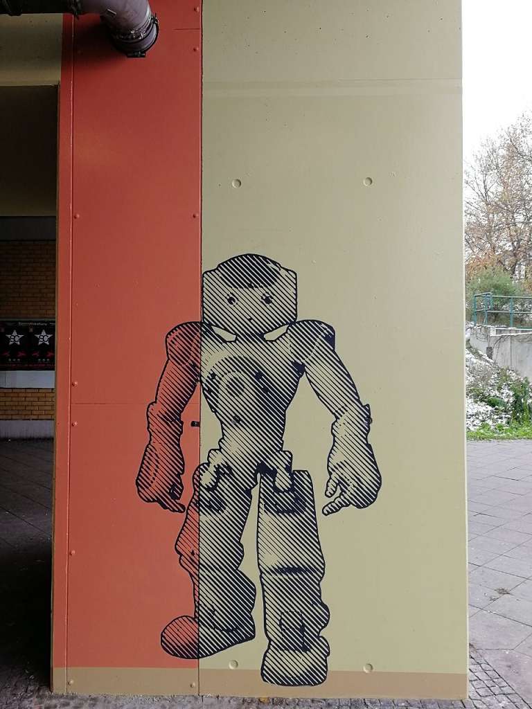 graffitiauftrag_graffitikuenstler_artmos4_DB_Deutsche_Bahn_Adlershof_2022_Berlin_Raster_Graffiti_Technik_Roboter_grafisch_aussen_02