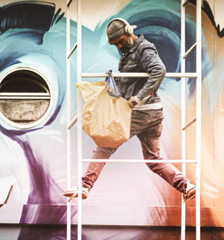 graffitiauftrag_graffitikuenstler_artmos4_eastern_comfort_berlin_bär_tier_boot_schiff