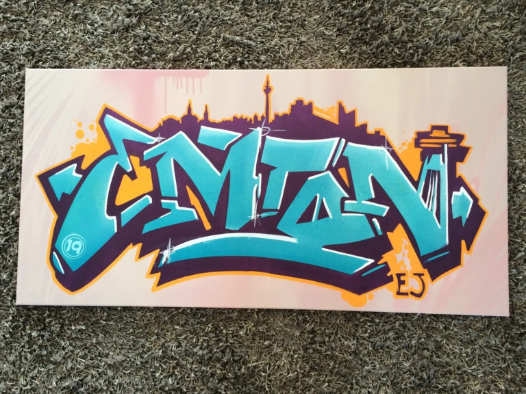 Graffitikuenstler, Graffitiauftrag, Artmos4, Skyline, Schrift, Bunt