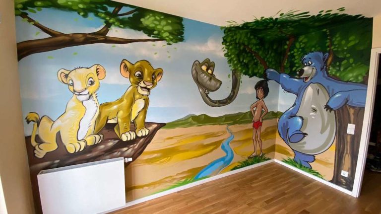 graffitiauftrag_graffitikuenstler_artmos4_Englert_2022_Tier_Löwe_Bär_Schlange_Mensch_Mogli_Baum_Dschungelbuch_Landschaft_Graffiti_innen_01