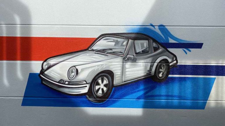 graffitiauftrag_graffitikuenstler_artmos4_EuroLub_2022_aussen_Produkte_Fahrzeug_München_02