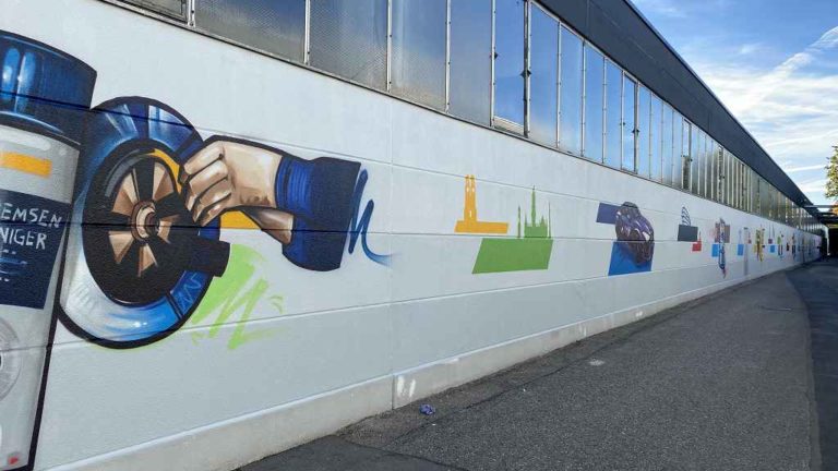 graffitiauftrag_graffitikuenstler_artmos4_EuroLub_2022_aussen_Produkte_Fahrzeug_München_04
