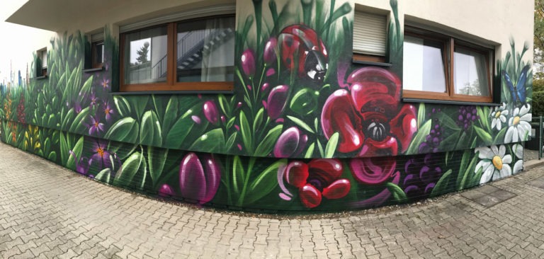 graffitiauftrag-graffitikuenstler-artmos4-fdk-liegenschaft-pflanzen-tier-landschaft-bunt-gruen-kunst-aussen