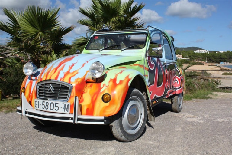 Graffitikuenstler, Graffitiauftrag, Artmos4, StarEventsIbiza, Schrift, illustrativ