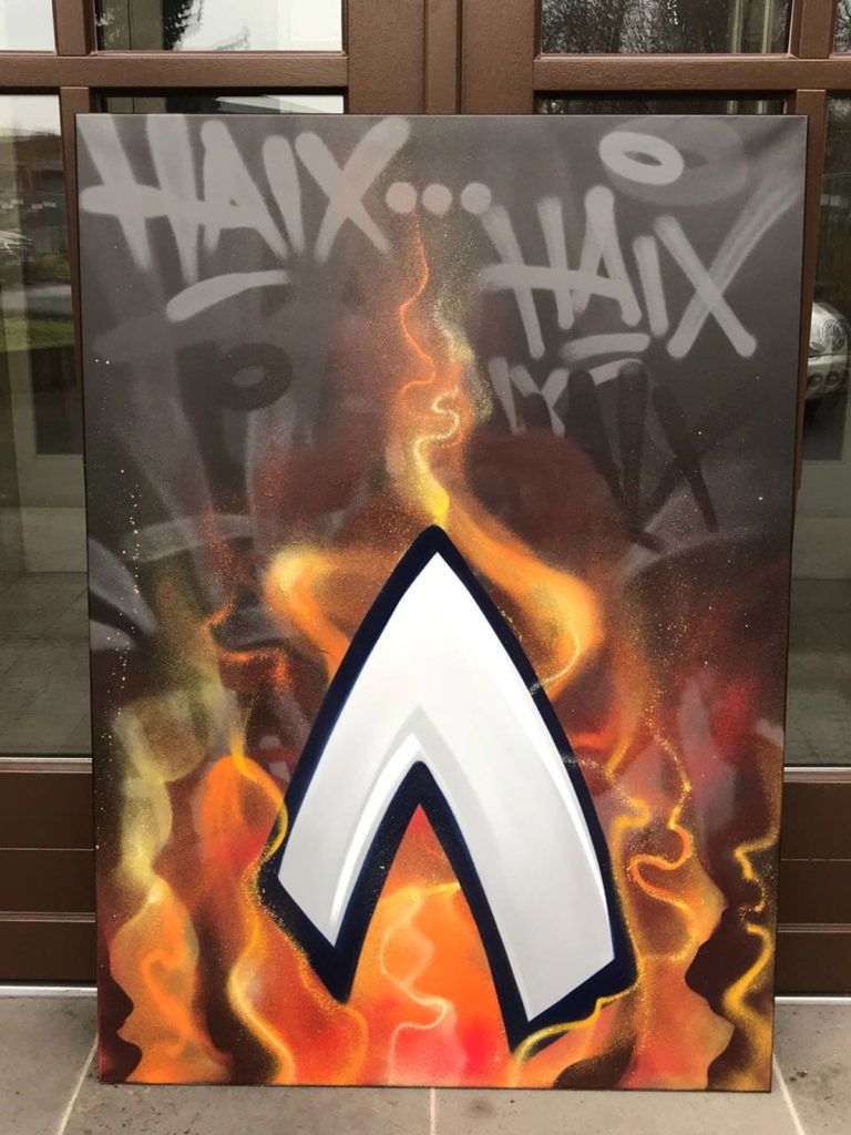 graffitiauftrag-graffitikuenstler-artmos4-haix-schuhe-tags-style-graffiti-schrift-leinwand-bunt-handel