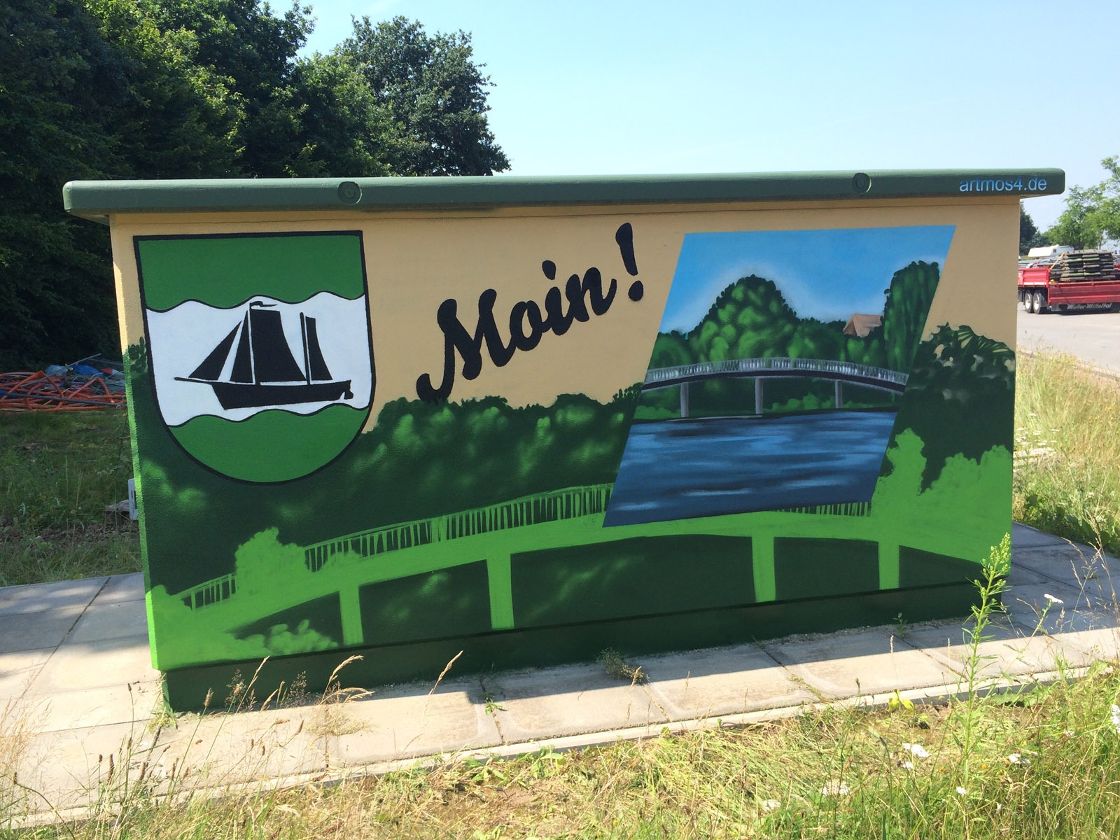 graffitiauftrag-graffitikuenstler-artmos4-hansewerk-2016-landschaft-schrift-wappen-gruen-beige-illustrativ-aussen-energieversorger