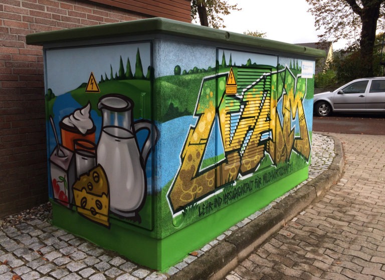 Graffitikuenstler, Graffitiauftrag, Artmos4, Hansewerke, Milch, Schrift, Comic