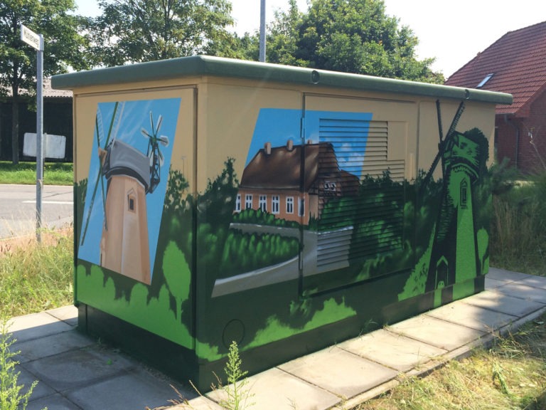 Graffitikuenstler, Graffitiauftrag, Artmos4, Hansewerke, Landschaft, Gebaeude, illustrativ