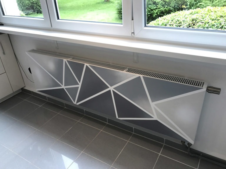 graffitiauftrag-graffitikuenstler-artmos4-heizungen-muster-grafisch-objekt-grau-beige-gold-folie-privat