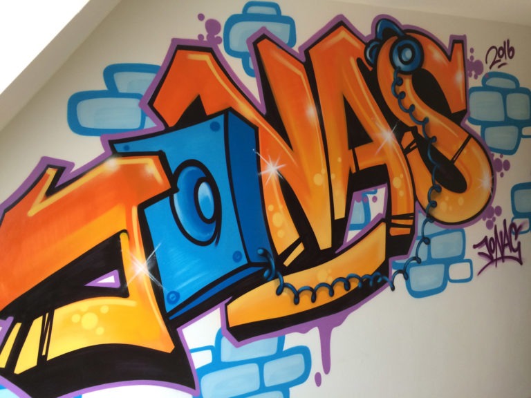 Graffitikuenstler, Graffitiauftrag, Artmos4, Illustrativ, Schrift