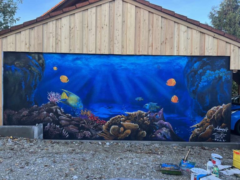 graffitiauftrag_graffitikuenstler_artmos4_Josties_Moorenweis_via_Ben_2022_Tiere_Fische_Aquarium_Wasser_Korallen_Graffiti_aussen_01