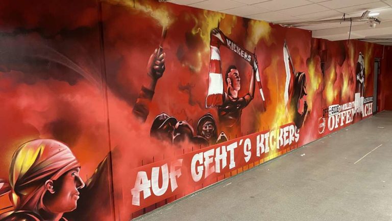 graffitiauftrag_graffitikuenstler_artmos4_OFC_Kickers_Stadion_Bieberer_Berg_2022_Sport_Fußball_Fans_Schrift_Folie_Tags_Graffiti_Style_innen_02