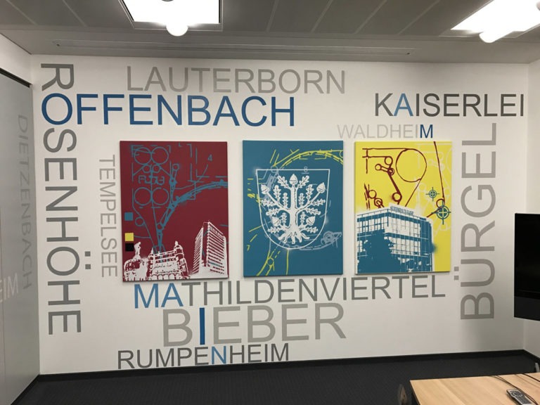 graffitiauftrag-graffitikuenstler-artmos4-offenbach-post-leinwand-schrift-offenbach-folie-bunt-innen