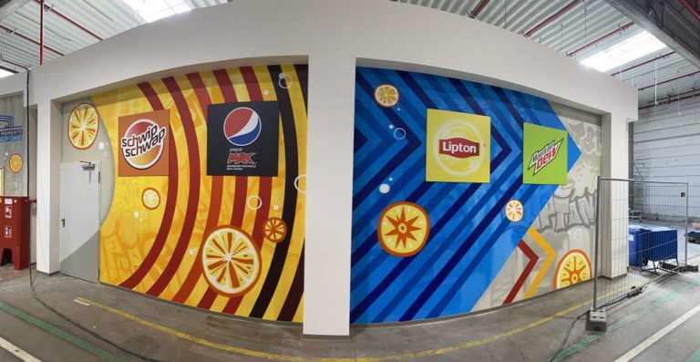 graffitiauftrag_graffitikuenstler_artmos4_PepsiCo Rodgau_2022_Rodgau_Schrift_Graffiti_Logo_Essen_Obst_grafisch_Getränke_07