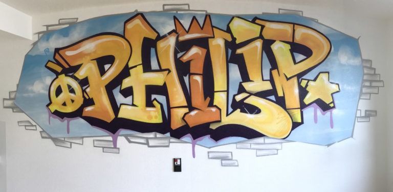 graffitiauftrag-graffitikuenstler-artmos4-philip-schrift-name-graffiti-innen-gelb-blau-graffiti-privat-kinderzimmer
