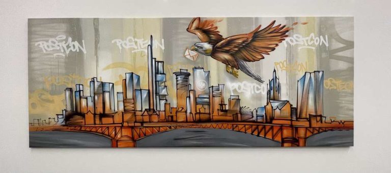 graffitiauftrag_graffitikuenstler_artmos4_Postcon_2022_Eschborn_Leinwand_Tier_Adler_Skyline_FFM_Kunden-Foto_220215