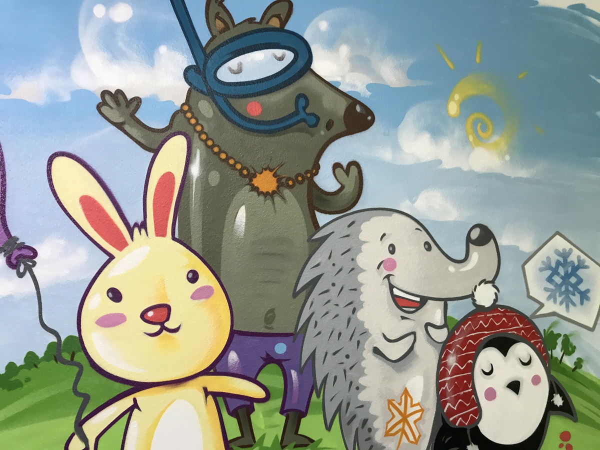 graffitiauftrag_graffitikuenstler_artmos4_Redseven_Sat_eins_landschaft_tier_himmel_innen_bunt_comic_TVMedien_2 Graffitikuenstler, Graffitiauftrag, Artmos4, Sat1, Tiere, Comic