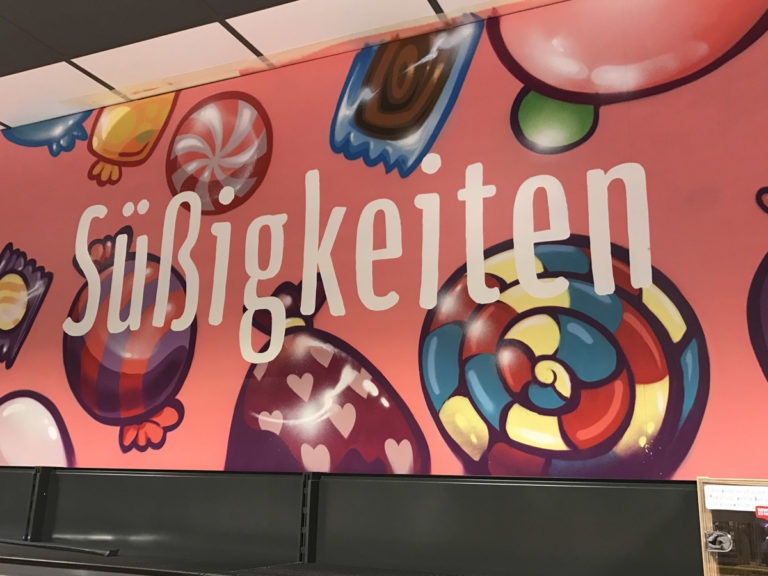 graffitiauftrag-graffitikuenstler-artmos4-rewe-istas-wasser-innen-blau-fotorealistisch-essen-handel