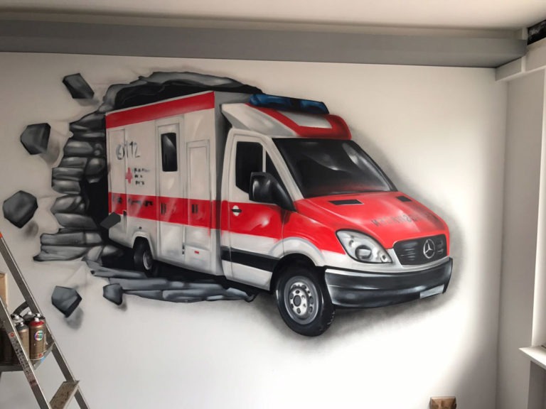 graffitiauftrag-graffitikuenstler-artmos4-rotes-kreuz-andernach-drk-krankenwagen-auto-fahrzeug-mauer-durchbruch-innen-rot-weiss-fotorealistisch-medizin