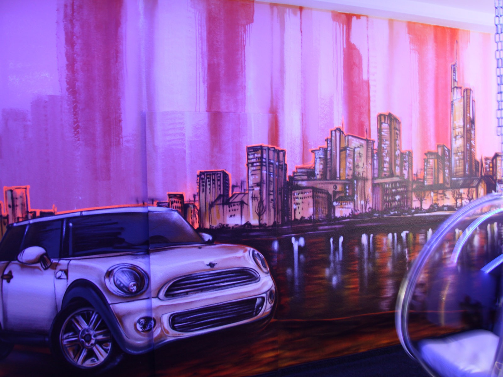 graffitiauftrag_graffitikuenstler_artmos4_sixt_skyline_auto_bunt_realistisch graffitiauftrag_graffitikuenstler_artmos4_sixt_skyline_auto_bunt_realistisch