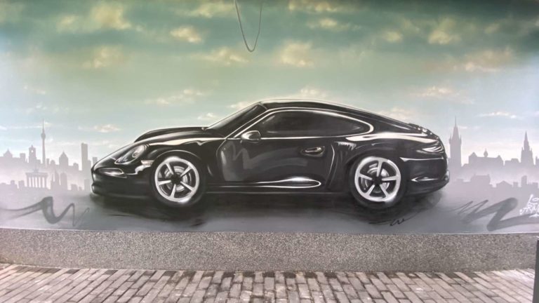 graffitiauftrag-graffitikuenstler-artmos4-Söhner_Privat_2020_Porsche_Auto_Garage_Berlin_Auto_felge_rennwagen_03