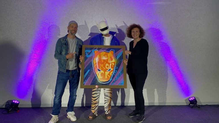 graffitiauftrag_graffitikuenstler_artmos4_Sold_Out_Award_2022_Cro_Leinwand_Offenbach_04