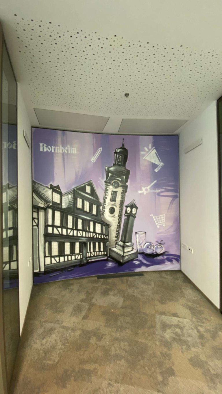 graffitiauftrag-graffitikuenstler-artmos4-SThree_Frankfurt_2021_Sehenswürdigkeiten_icons_skyline_schrift_innen_leinwand_lila_weiß_folie_graffiti_it_dienstleistung_01