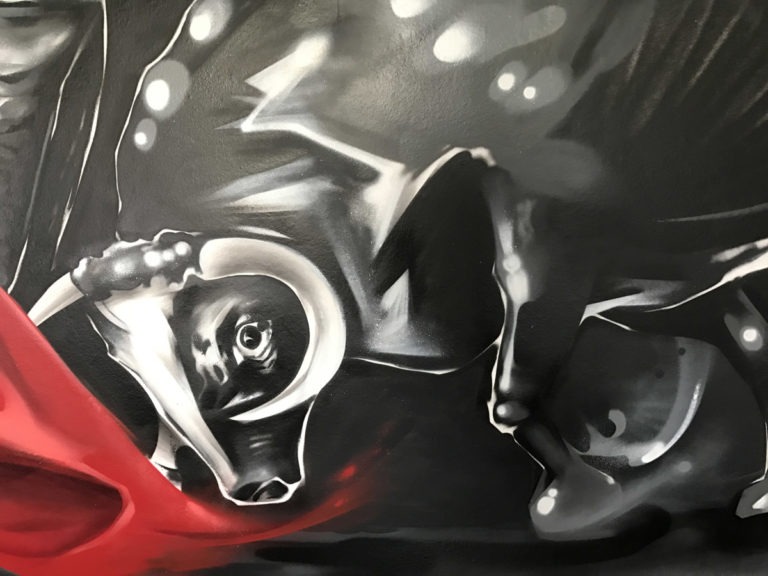 graffitiauftrag-graffitikuenstler-artmos4-stier-tier-menschen-innen-schwarz-rot-illustrativ-privat