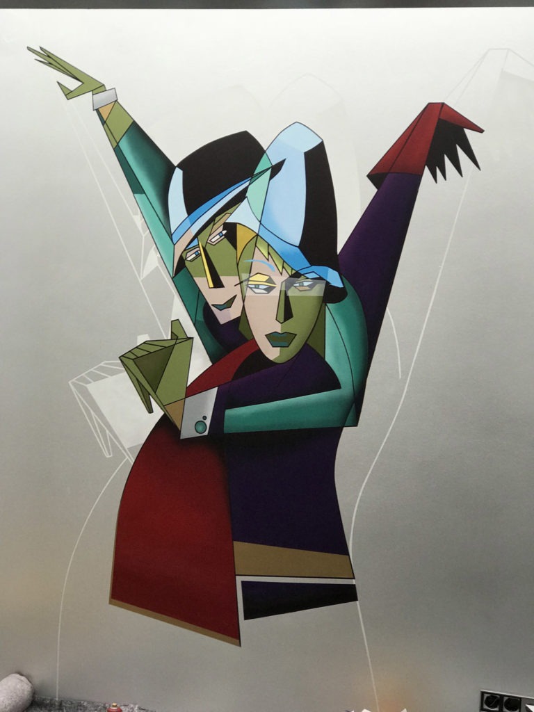 graffitiauftrag-graffitikuenstler-artmos4-stummer-privat-innen-schrift-capersville-frau-mann-gruen-rot-blau-grau-silber-illustrativ-comic